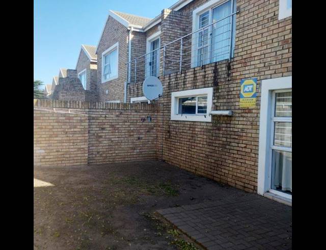 3 BEDROOM TOWNHOUSE RENTED IN BLUEWATER BAY